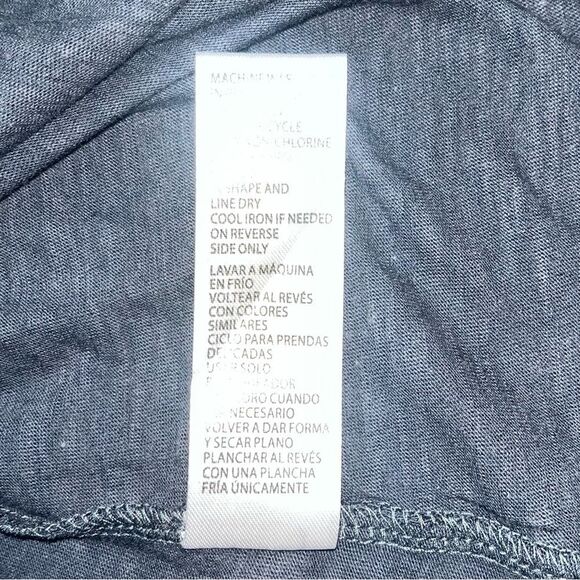 New with Tags Democracy Long Sleeve Crew Neck with Gold Tone Snap Buttons - Picture 8 of 8